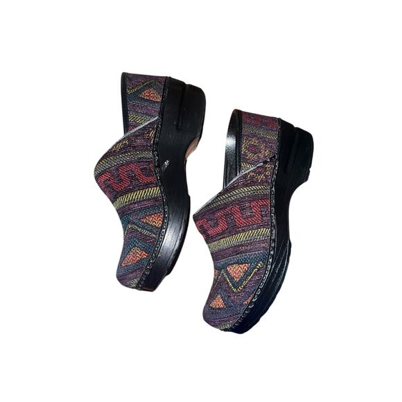 Danskin Comfort Clogs Slip-On Wedge Shoes Aztec Tribal Print SizE 38 - Picture 1 of 5